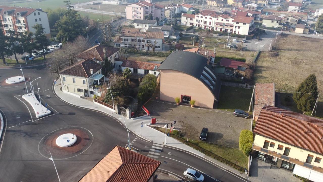 15.92 Hotel Cazzago  Bagian luar foto